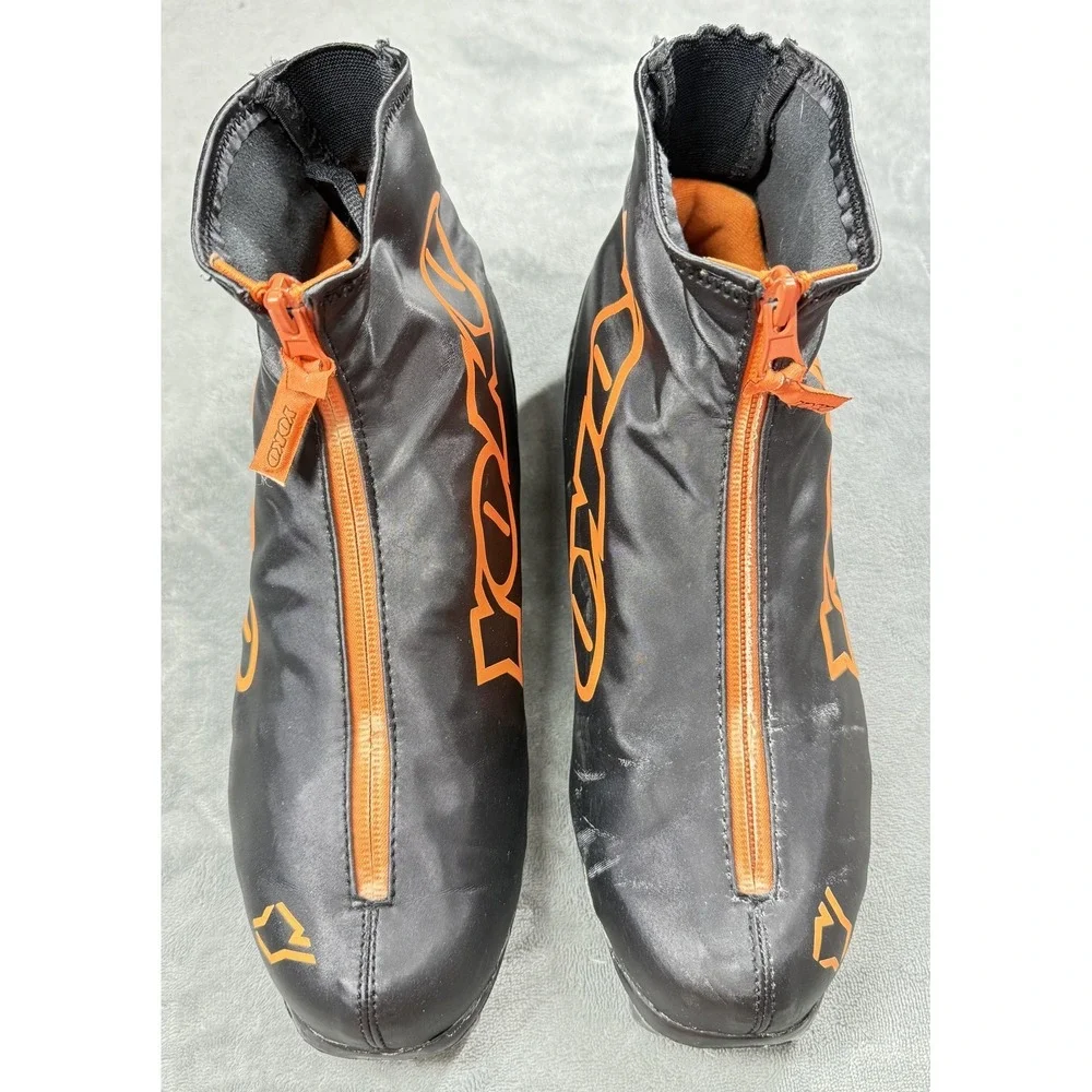 Yoko YXC 1.0 Cross Country Ski Boots Mens EU 43 (28.5 Mondo) Black Orange Gloves